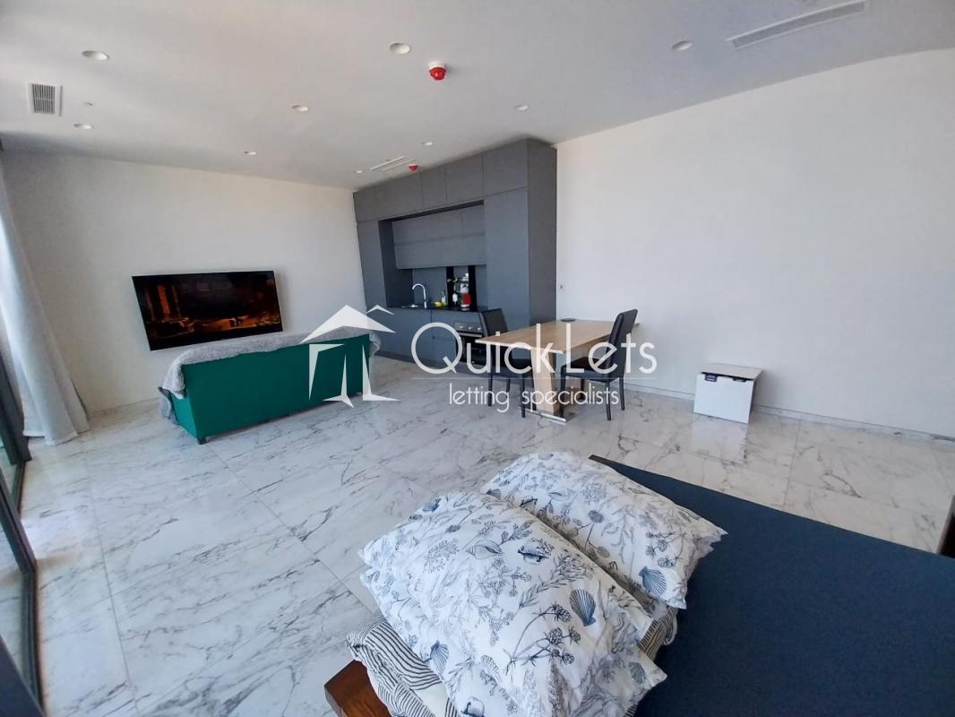 Azure Luxury Residence 4