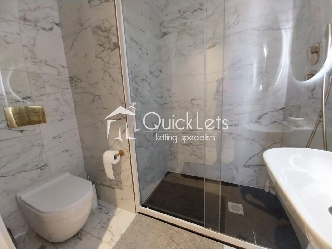 Azure Luxury Residence 5